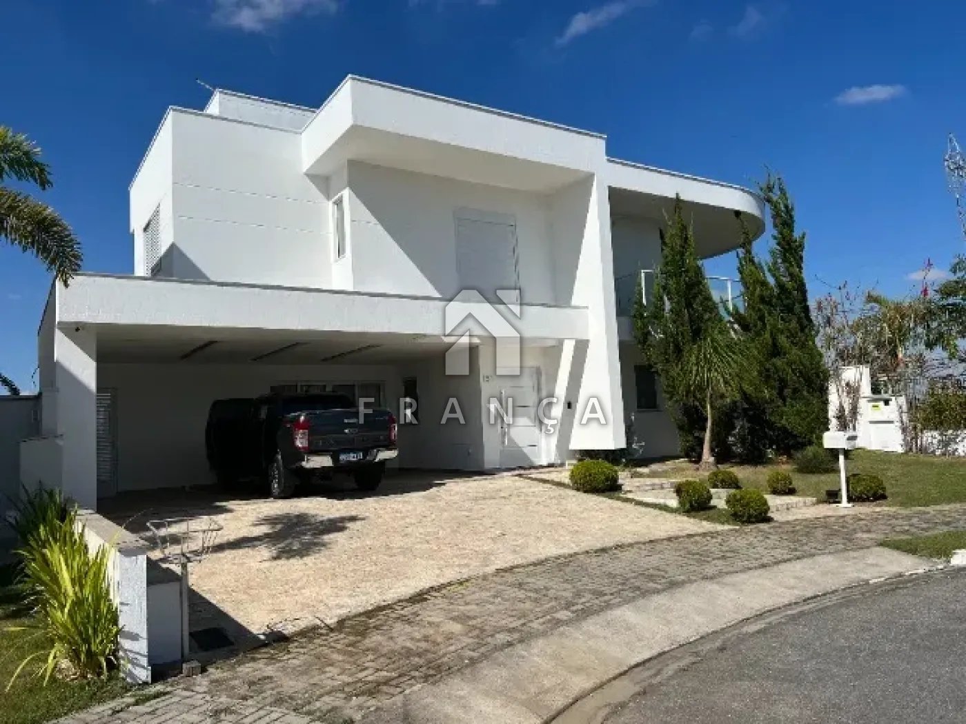 Casa com 4 suítes - Jardim do Golfe III - Urbanova