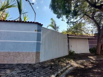 Alugar Casa / Padrão em Jacareí. apenas R$ 2.200,00