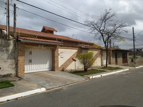 Alugar Casa / Padrão em Jacareí. apenas R$ 2.700,00