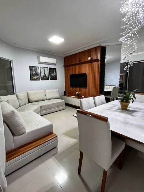 Alugar Casa / Padrão em Jacareí. apenas R$ 580.000,00